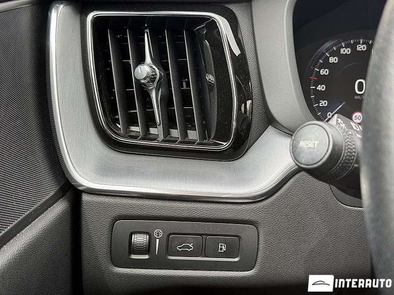 Volvo XC 60 2019 — Миниатюра 12