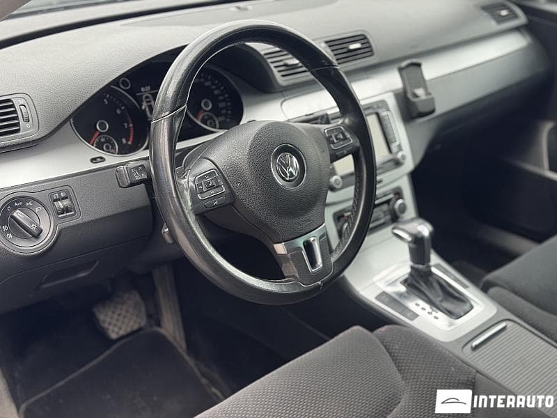 2010 Volkswagen Passat — Miniatură 8