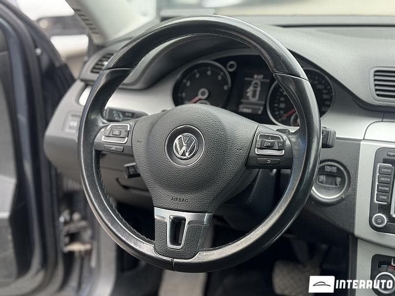 2010 Volkswagen Passat — Miniatură 10
