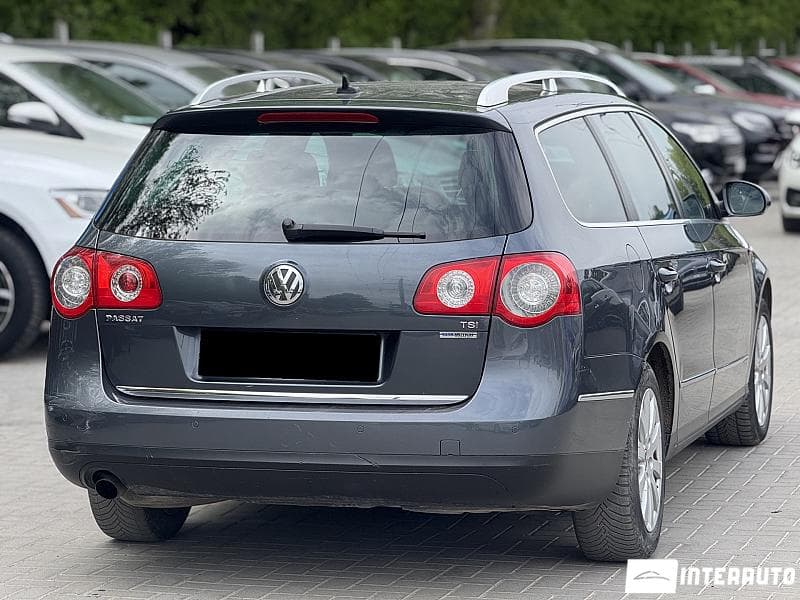 2010 Volkswagen Passat — Miniatură 2