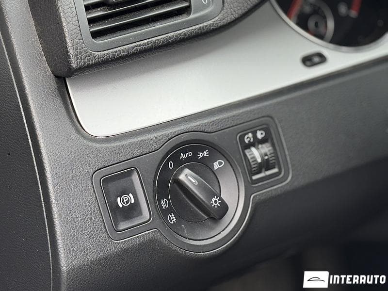 2010 Volkswagen Passat — Miniatură 9