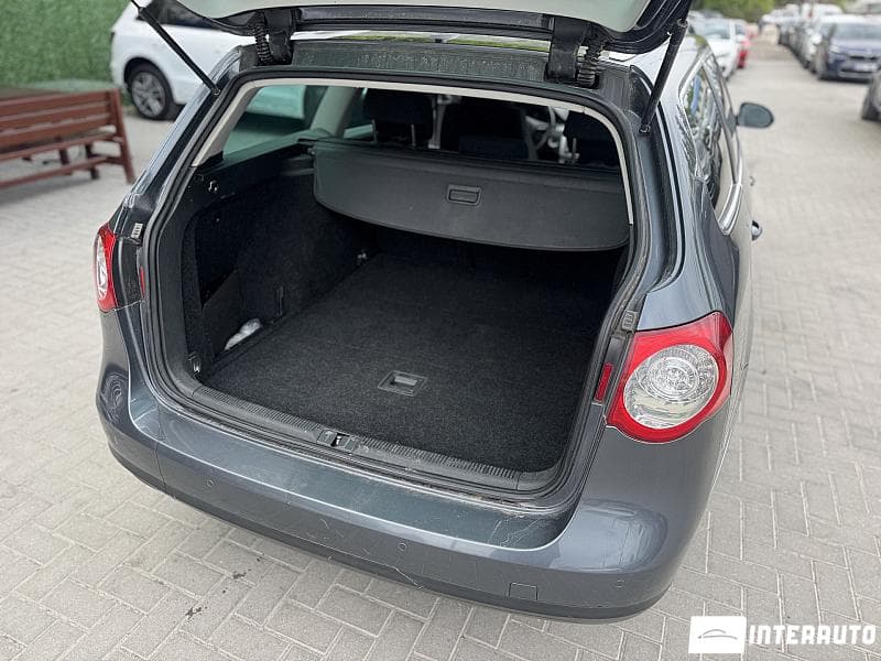 2010 Volkswagen Passat — Miniatură 5