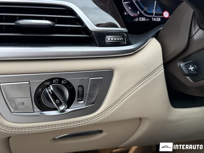 2020 BMW 745e — Miniatură 11