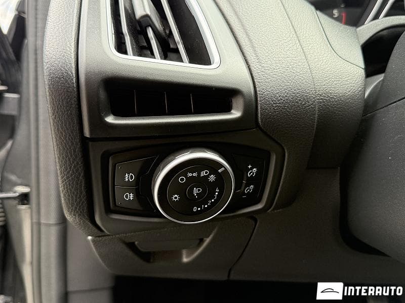 2015 Ford Focus — Miniatură 18