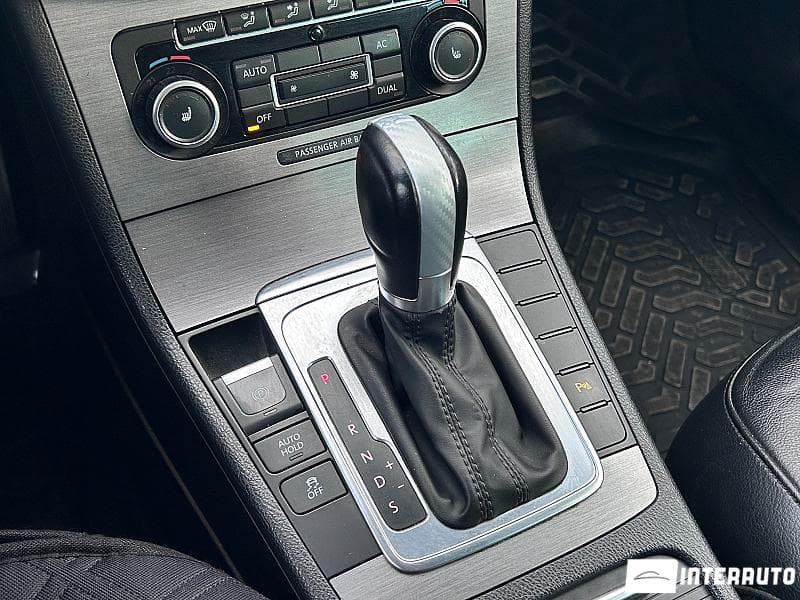 2011 Volkswagen Passat — Miniatură 12