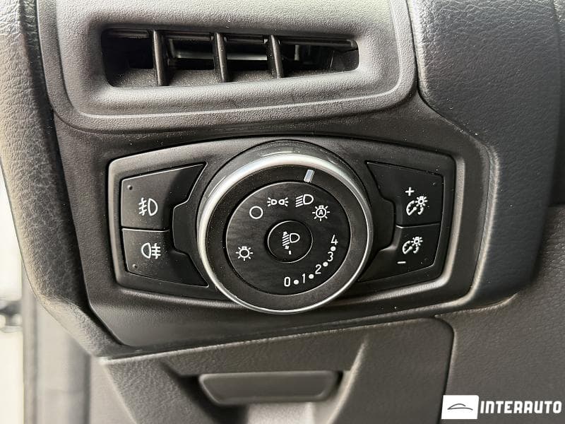 2017 Ford Focus — Miniatură 10