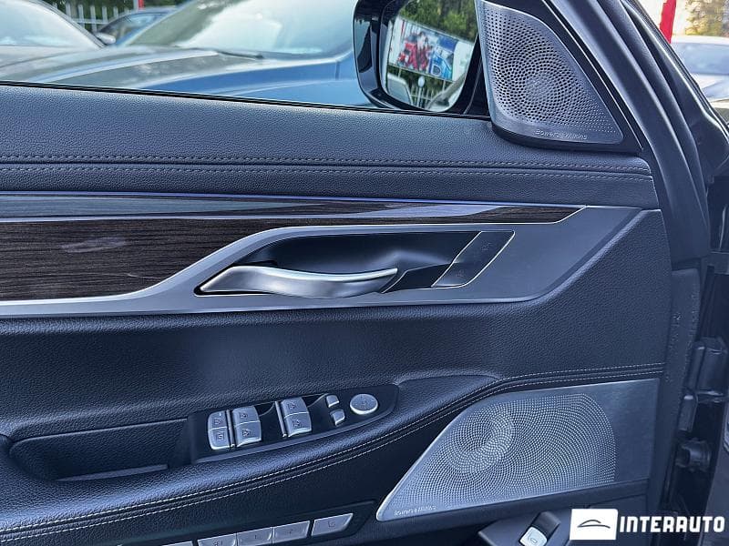 2016 BMW 740e — Miniatură 26
