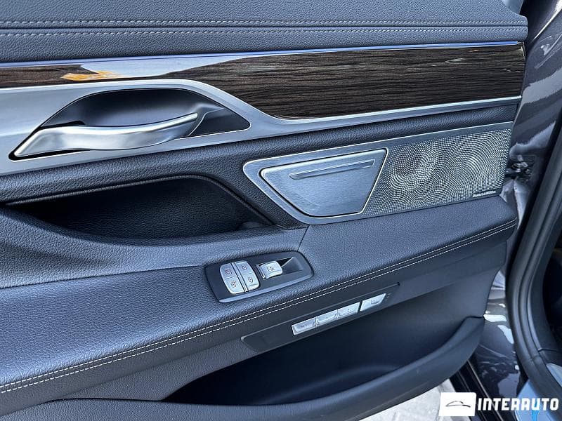 2016 BMW 740e — Miniatură 14