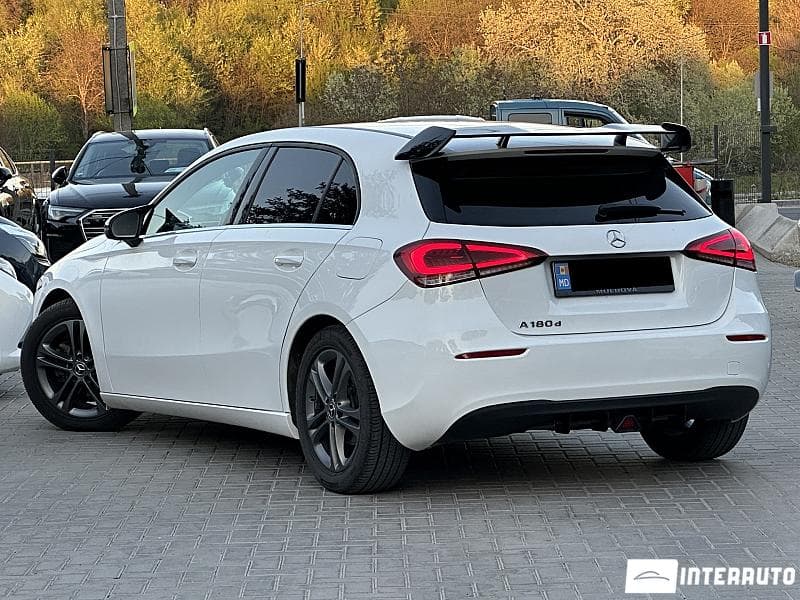 2018 Mercedes A 180 — Miniatură 3
