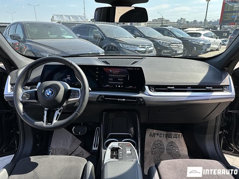 2025 BMW iX1 xDrive30 — Miniatură 6