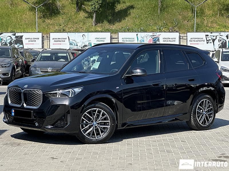 2025 BMW iX1 xDrive30 — Miniatură 2