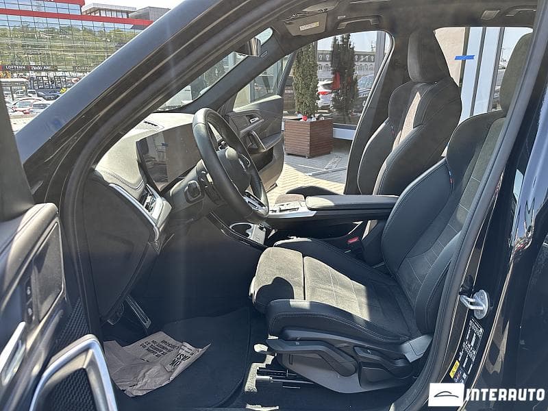 2025 BMW iX1 xDrive30 — Miniatură 5