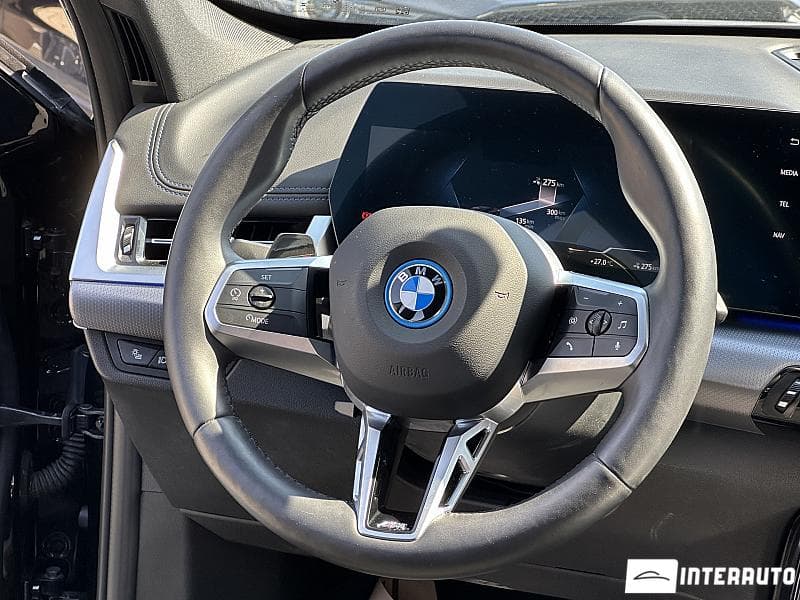 2025 BMW iX1 xDrive30 — Miniatură 7