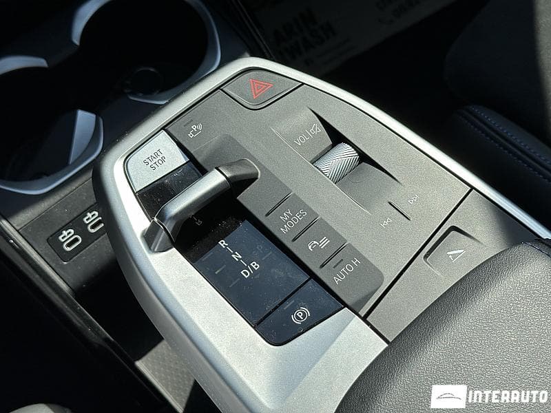 2025 BMW iX1 xDrive30 — Miniatură 13