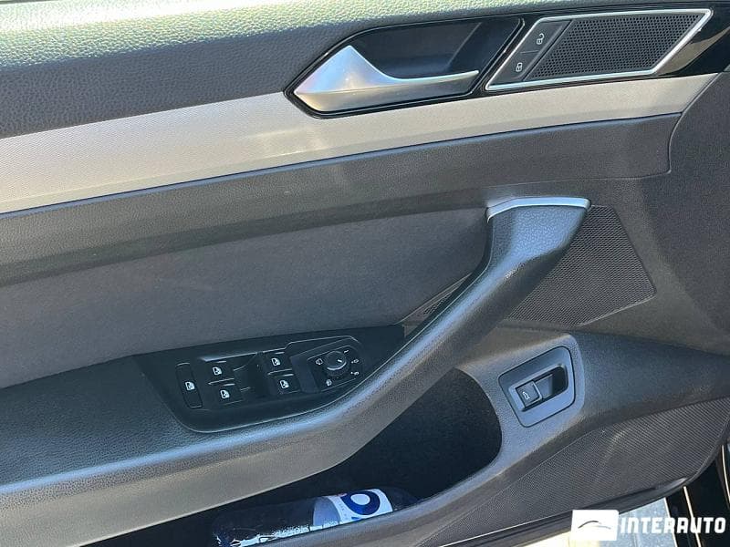 2017 Volkswagen Passat — Miniatură 5