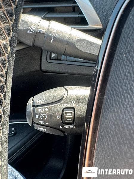 2017 Peugeot 5008 — Miniatură 13