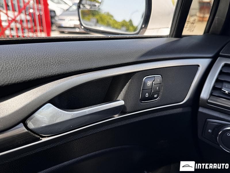 2017 Ford Fusion — Miniatură 16