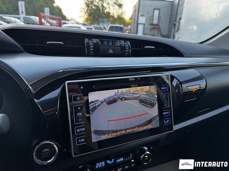 2018 Toyota Hilux — Miniatură 13