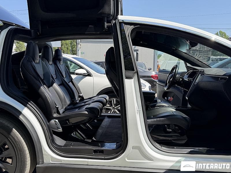 2016 Tesla Model X — Miniatură 18