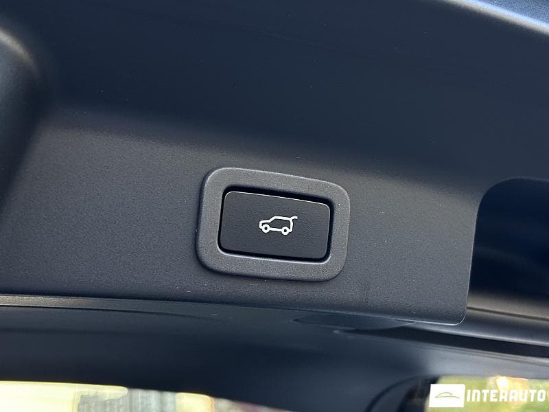 2018 Jaguar F-Pace — Miniatură 23