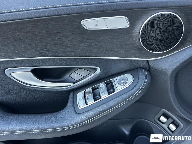 2020 Mercedes C 300e — Miniatură 15