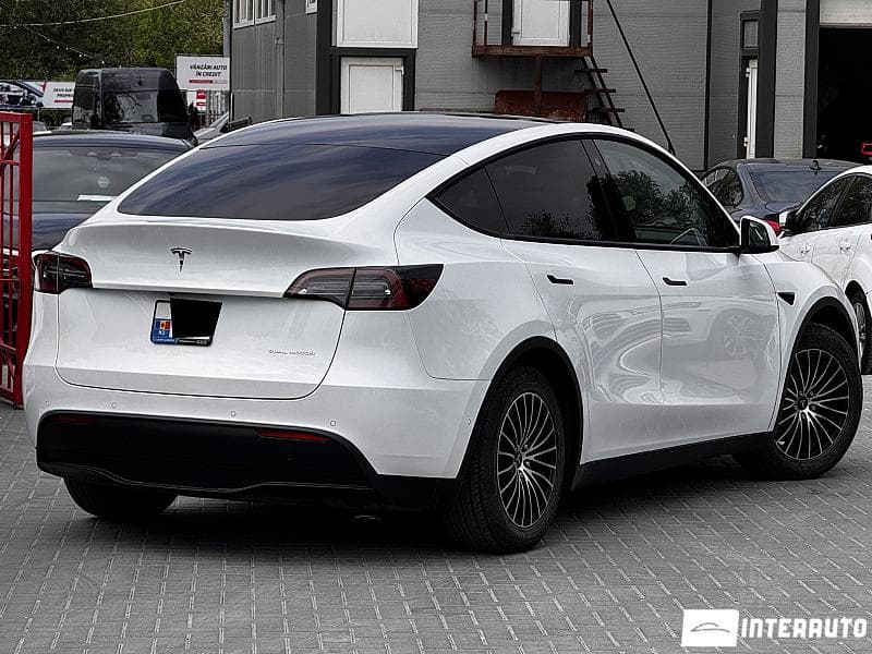 2022 Tesla Model Y — Miniatură 4