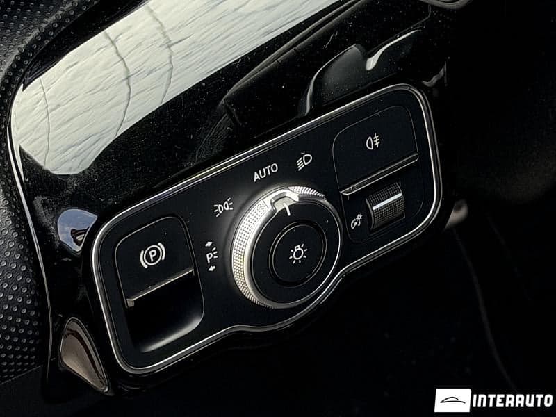 2019 Mercedes A 180 — Miniatură 6