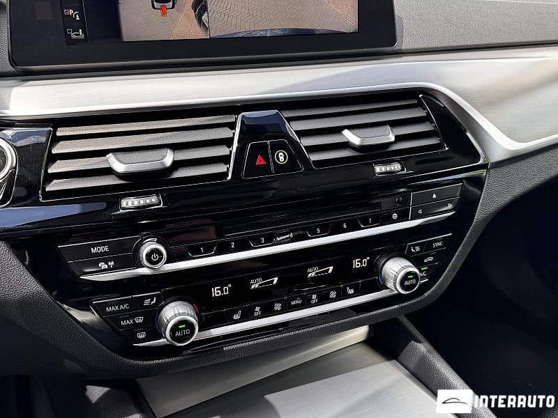 BMW 520 2018 — Миниатюра 11