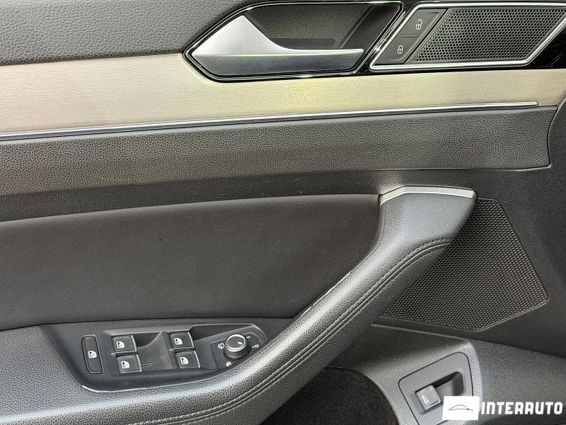 2019 Volkswagen Passat — Miniatură 7