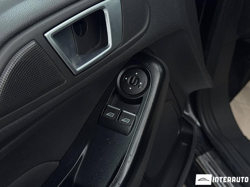 2016 Ford Fiesta — Miniatură 14