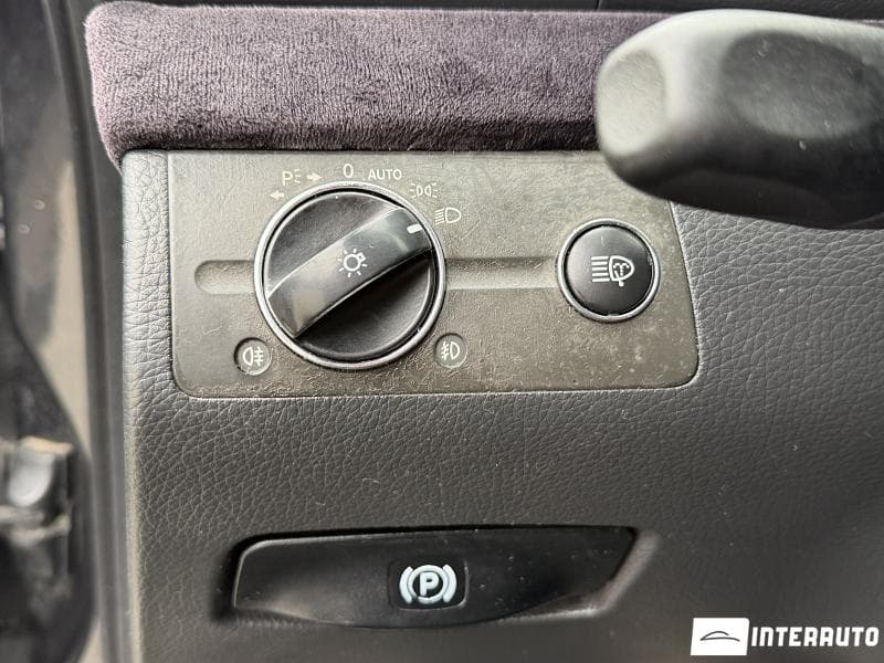 2002 Mercedes E 220 — Miniatură 9