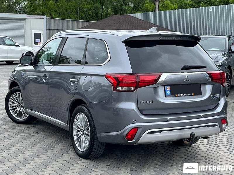 2018 Mitsubishi Outlander — Miniatură 2