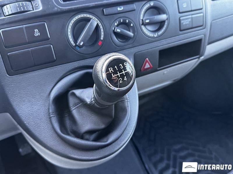 2010 Volkswagen Transporter — Miniatură 10