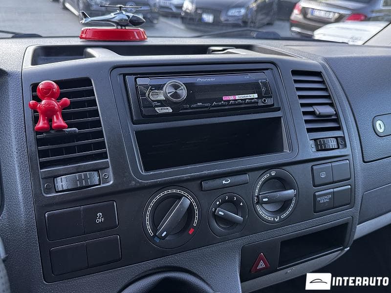 2010 Volkswagen Transporter — Miniatură 9