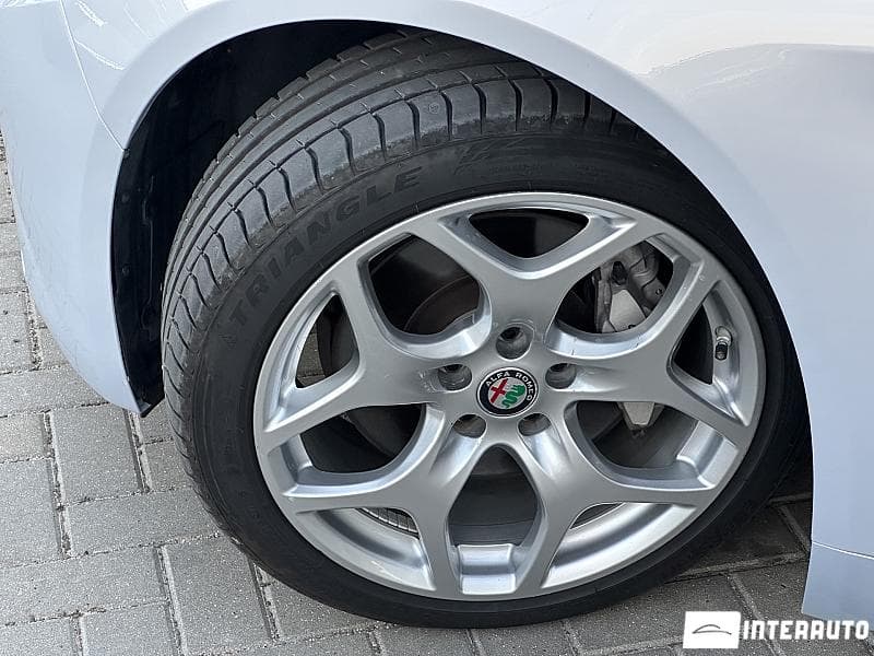 Alfa Romeo Giulia 2021 — Миниатюра 16