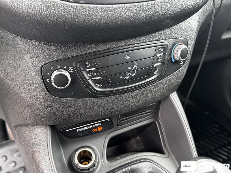 2015 Ford Courier — Miniatură 8