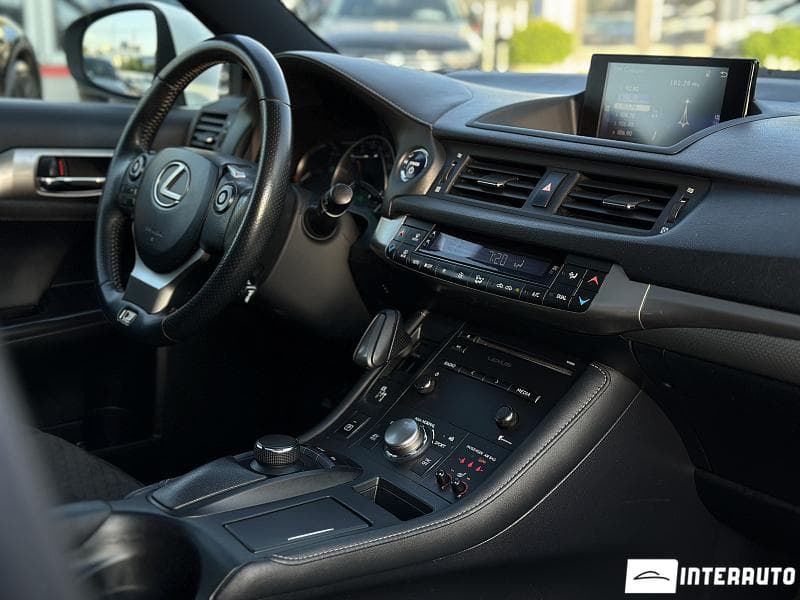2014 Lexus CT 200h — Miniatură 17