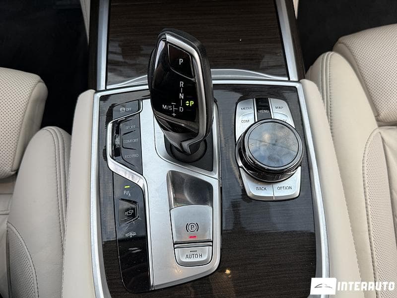 2020 BMW 750 — Miniatură 13