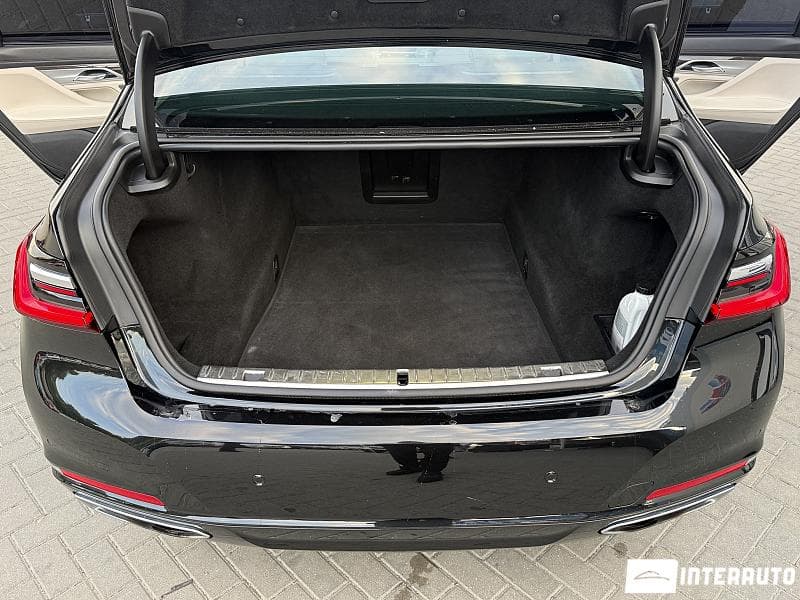 2020 BMW 750 — Miniatură 28