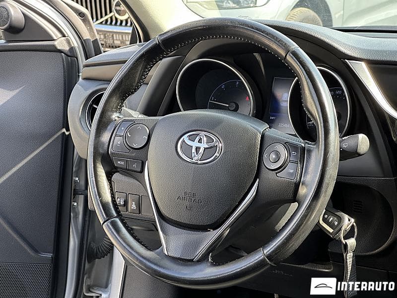 2016 Toyota Auris — Miniatură 7