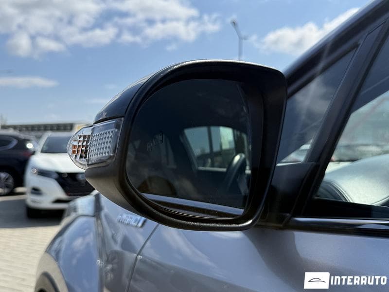 2017 Toyota C-HR — Miniatură 18