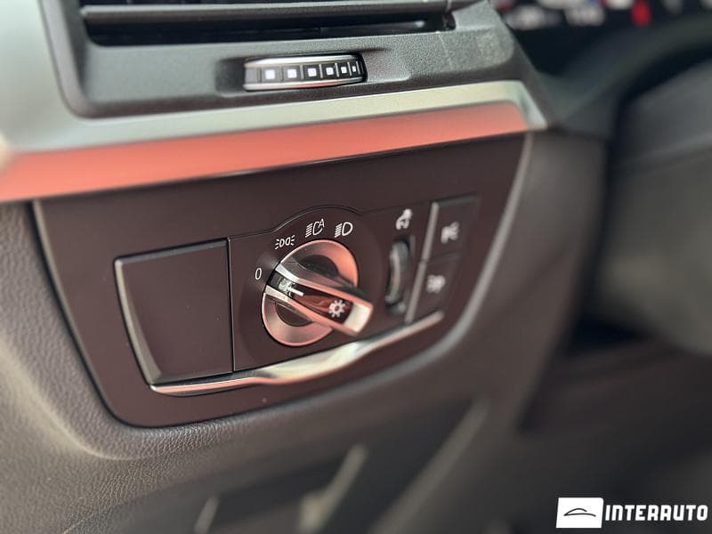 2025 BMW X4 M4.0i — Miniatură 7