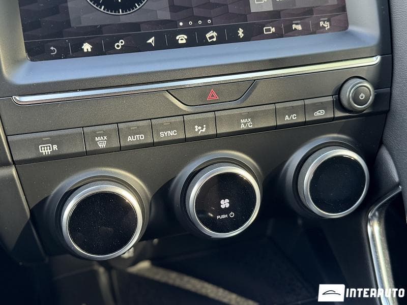 2018 Jaguar E-Pace — Miniatură 15