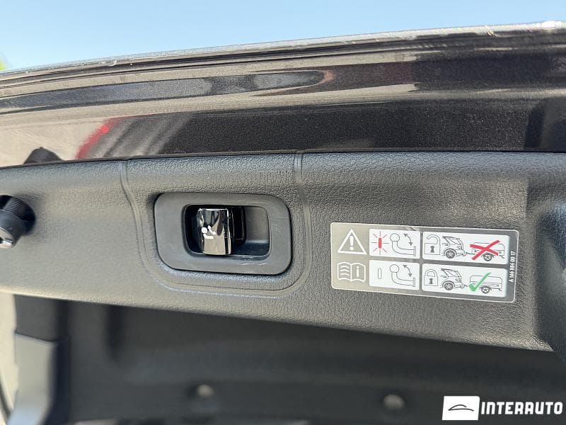 2024 Mercedes C 220 — Miniatură 13