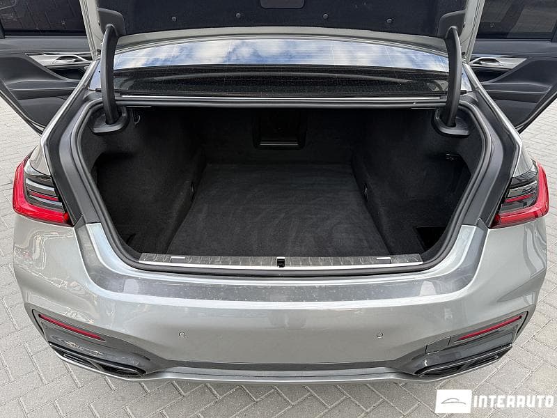 2019 BMW 740 — Miniatură 27