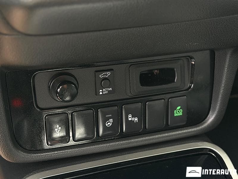 2019 Mitsubishi Outlander — Miniatură 16