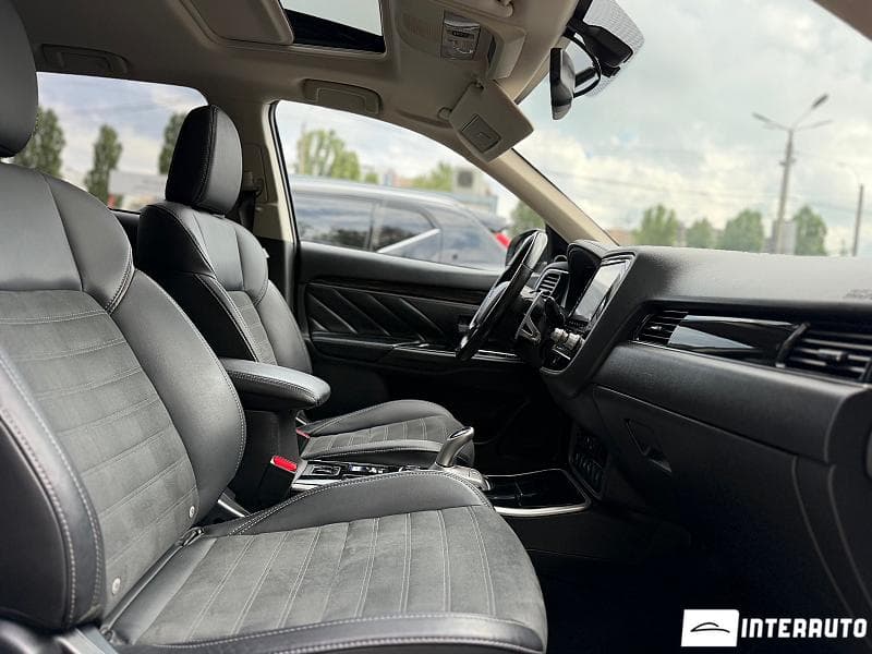 2019 Mitsubishi Outlander — Miniatură 19
