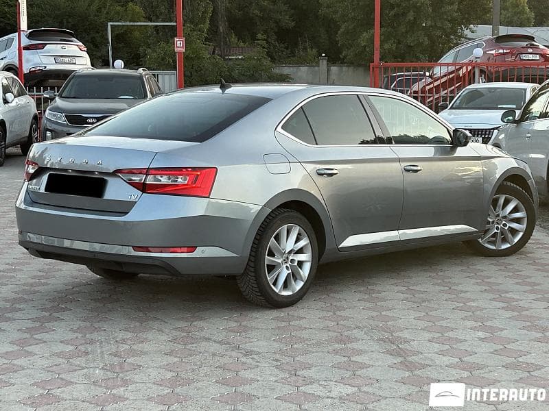2020 Skoda Superb — Miniatură 2