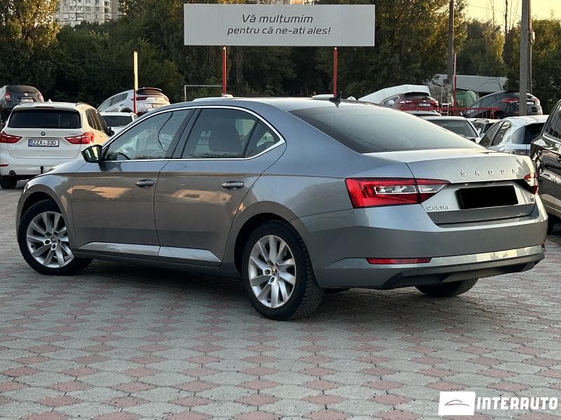 2020 Skoda Superb — Miniatură 3