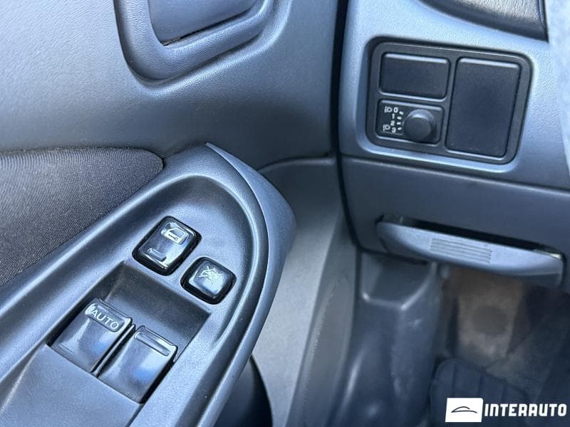 2005 Nissan Almera — Miniatură 6
